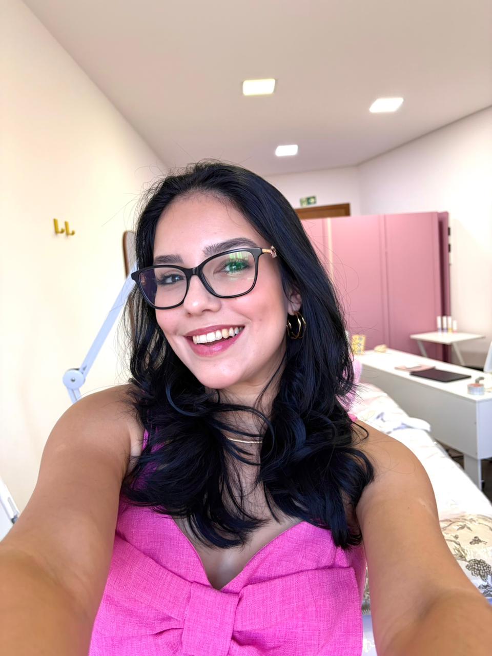 Dra. Ana Flores em atendimento